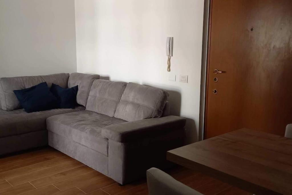 Spilamberto 6B - 12Mins From San Donato M3 Station Appartement San Donato Milanese Buitenkant foto